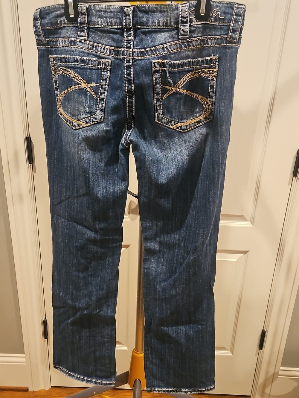 Silver Distressed Jeans Blue Straight Leg with Embroidered Back Pockets Size 31